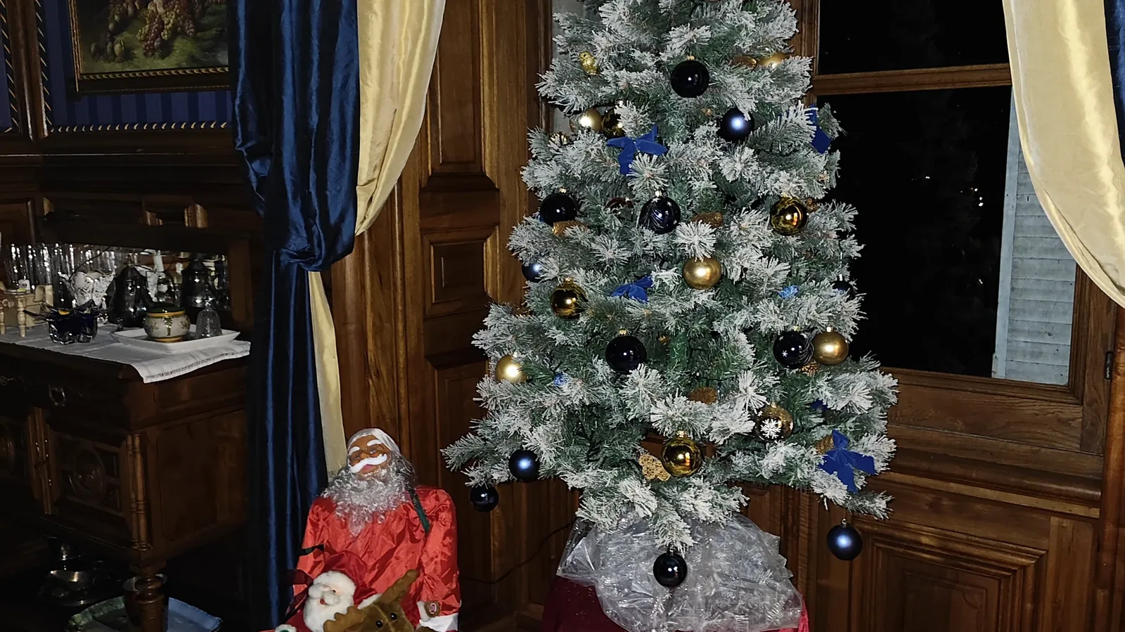 Grand Salon with festive décor