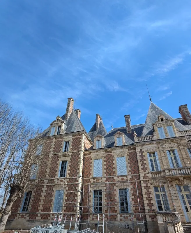 Brick and stone coursing across the elevation