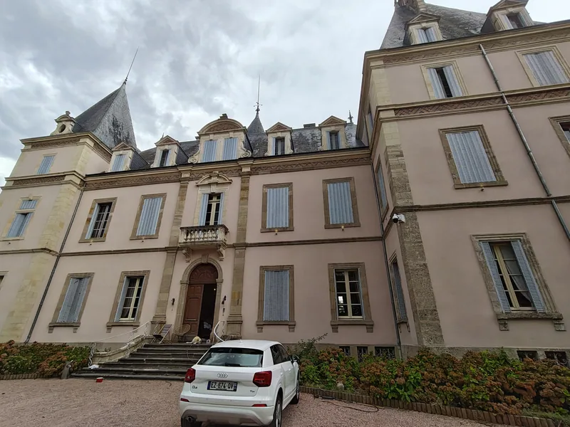 The central entrance bay with its balcony and carved surround