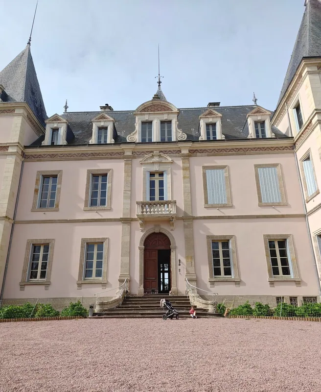 The symmetrical front entrance with its stone staircase and arched double doors