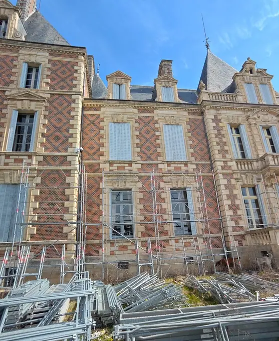 Scaffolding sections stacked below the elevation
