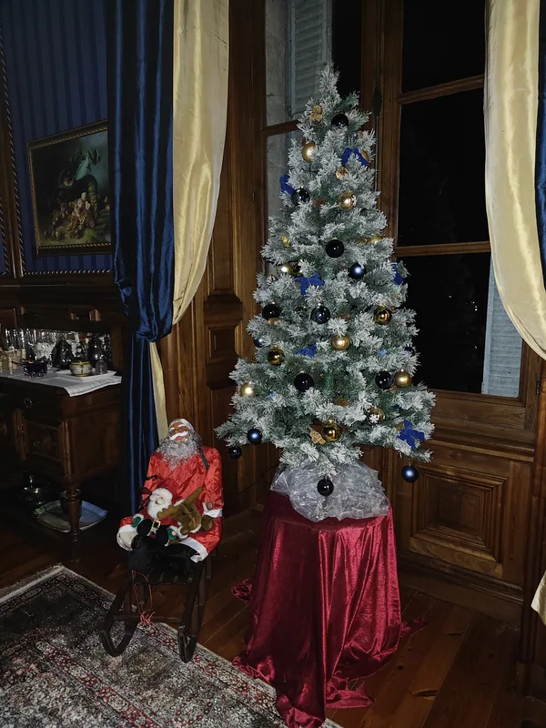 A decorated Christmas tree in one of the chateau salons